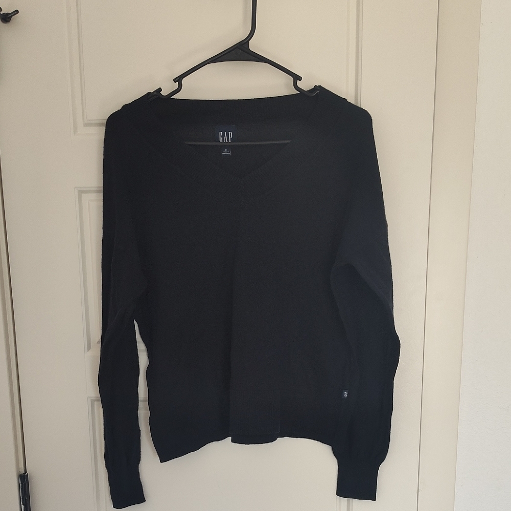 GAP Black Long Sleeve V-Neck Sweater